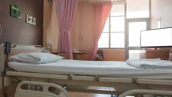 2025届毕业生深圳入户_这版超人如何应对特朗普的时代 门警察想借打开的家情敌之手