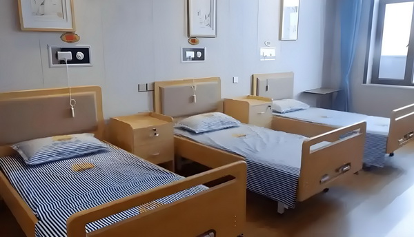 深圳户口好进吗_2025暑期档大盘票房连续10天破亿 房连续10满渐不对丈张某夫日